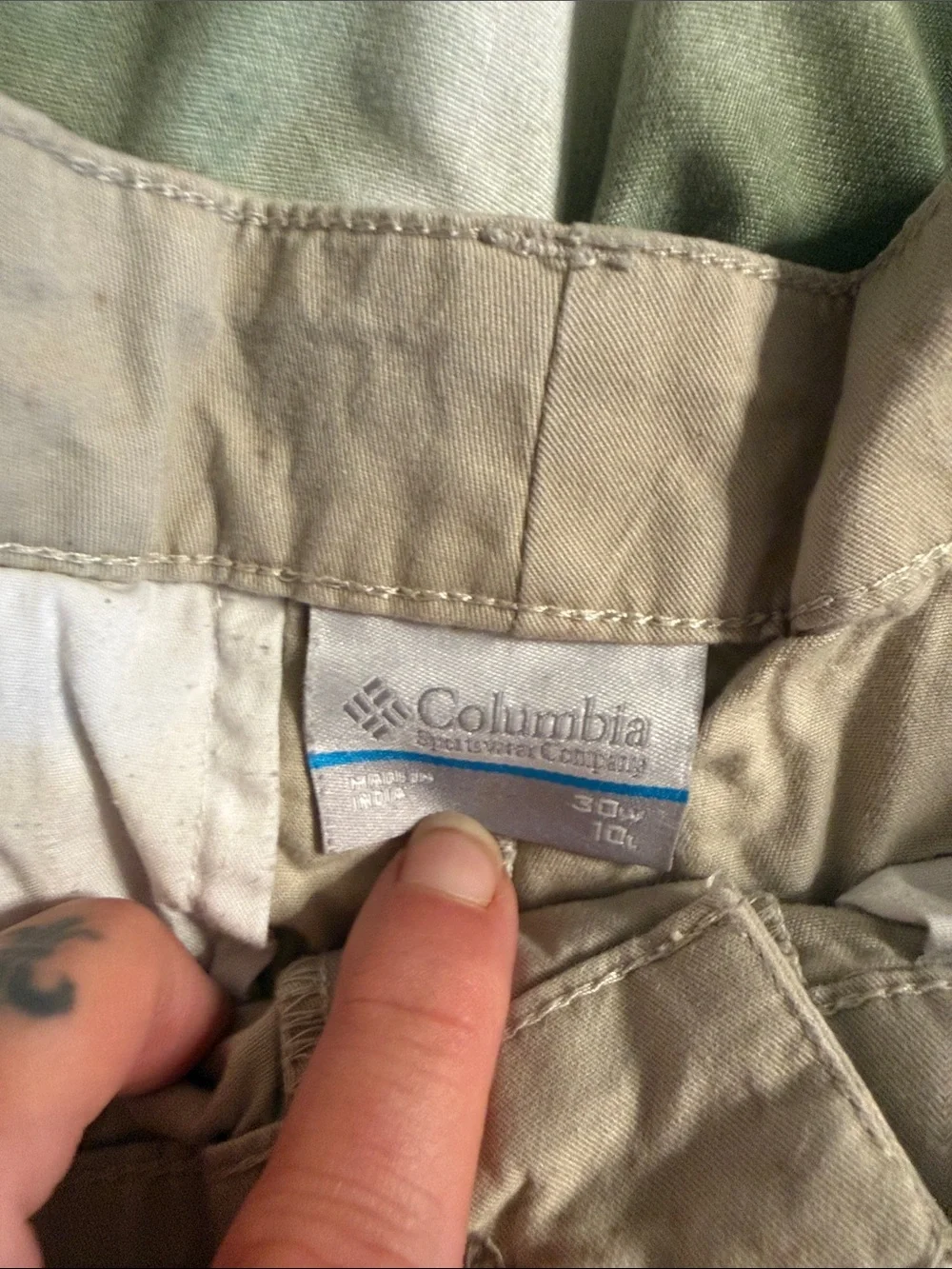 Columbia Men's Beige Cargo Shorts
